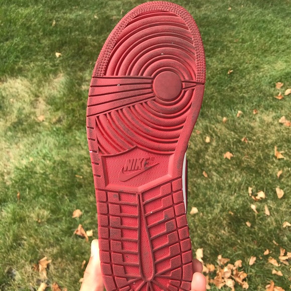 Nike Air Jordan 1 High OG ‘Bloodline’ - Picture 5 of 5